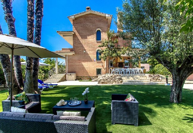 Villa à Sentmenat -  Superbe villa avec piscine privée à 33 km de Barcelone!