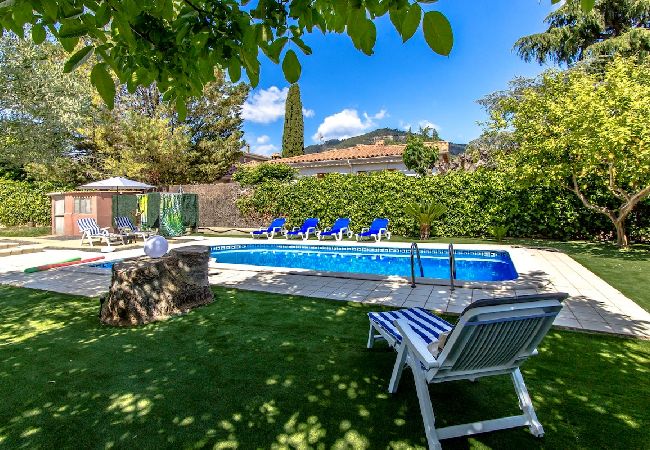 Villa à Sentmenat -  Superbe villa avec piscine privée à 33 km de Barcelone!