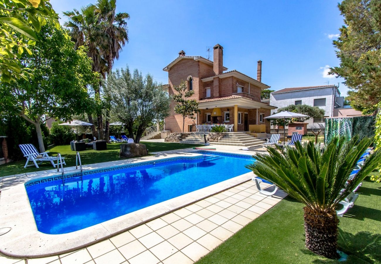 Villa à Sentmenat -  Superbe villa avec piscine privée à 33 km de Barcelone!