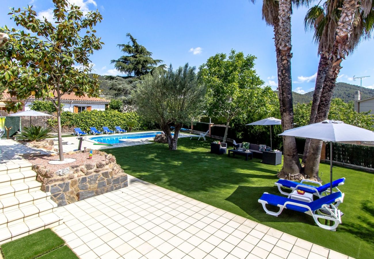 Villa à Sentmenat -  Superbe villa avec piscine privée à 33 km de Barcelone!