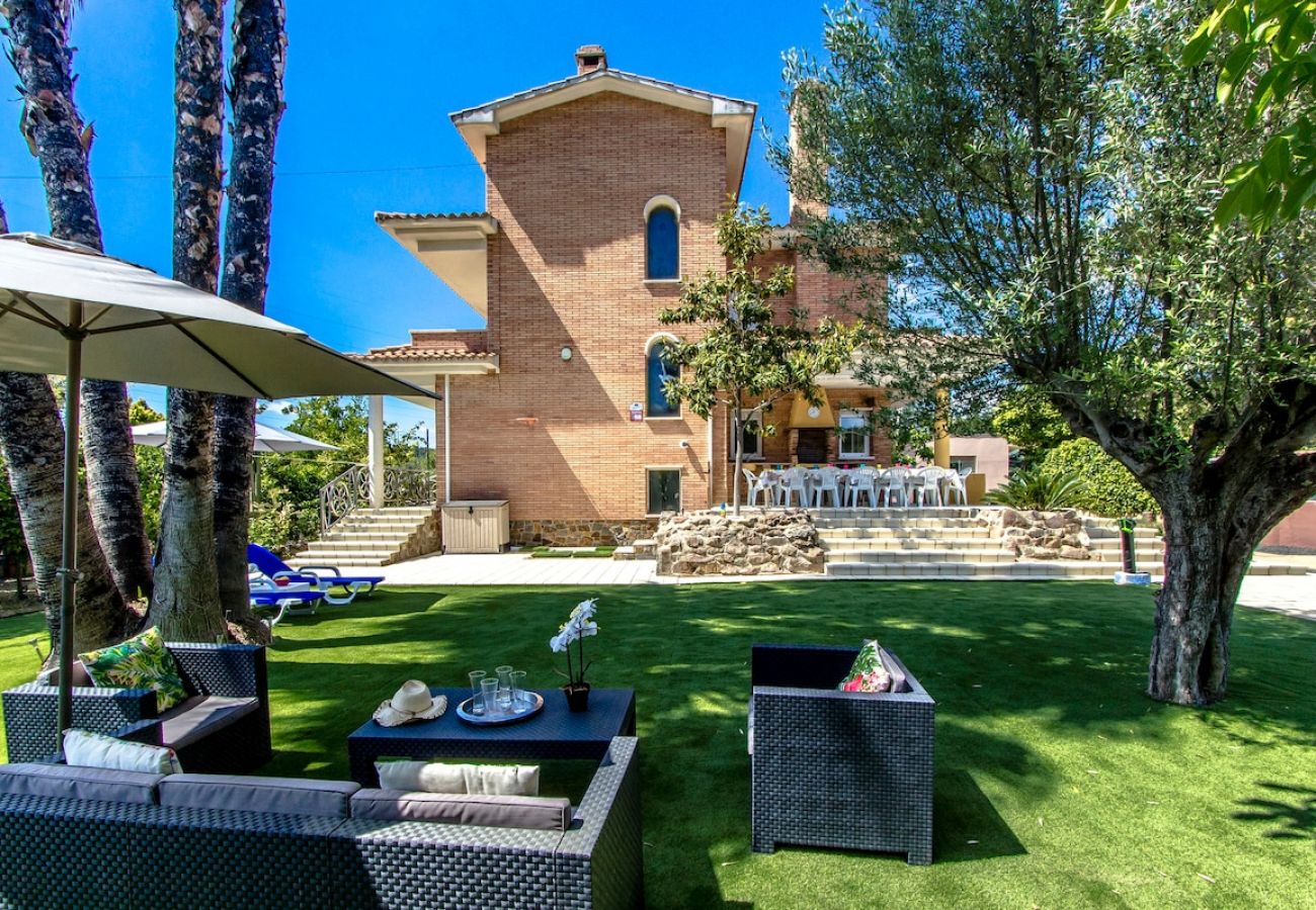 Villa à Sentmenat -  Superbe villa avec piscine privée à 33 km de Barcelone!