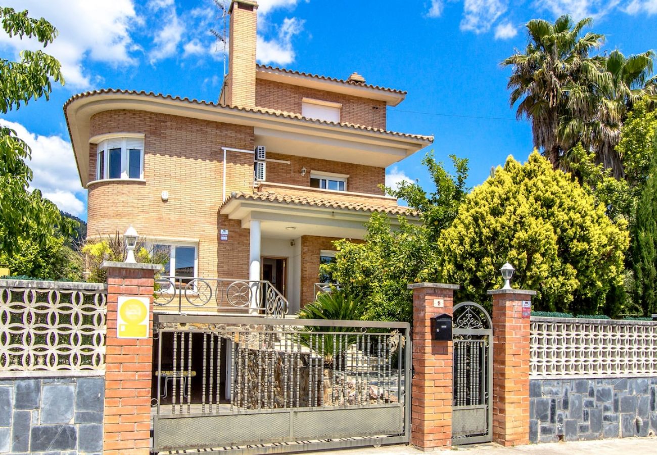 Villa à Sentmenat -  Superbe villa avec piscine privée à 33 km de Barcelone!