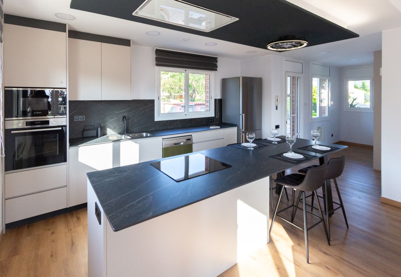 Villa à Sentmenat -  Superbe villa avec piscine privée à 33 km de Barcelone!