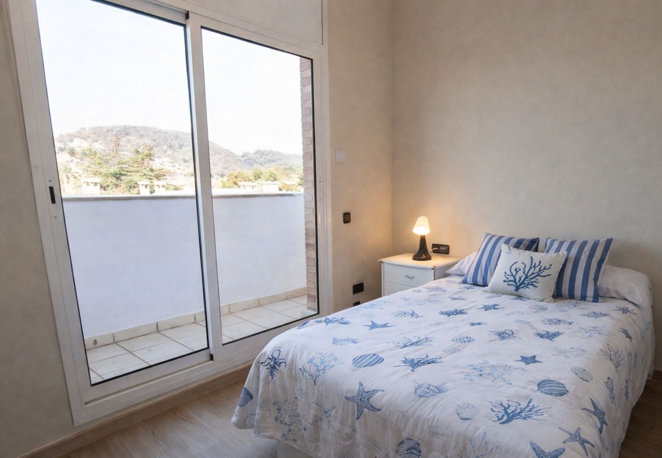 Villa à Sentmenat -  Superbe villa avec piscine privée à 33 km de Barcelone!