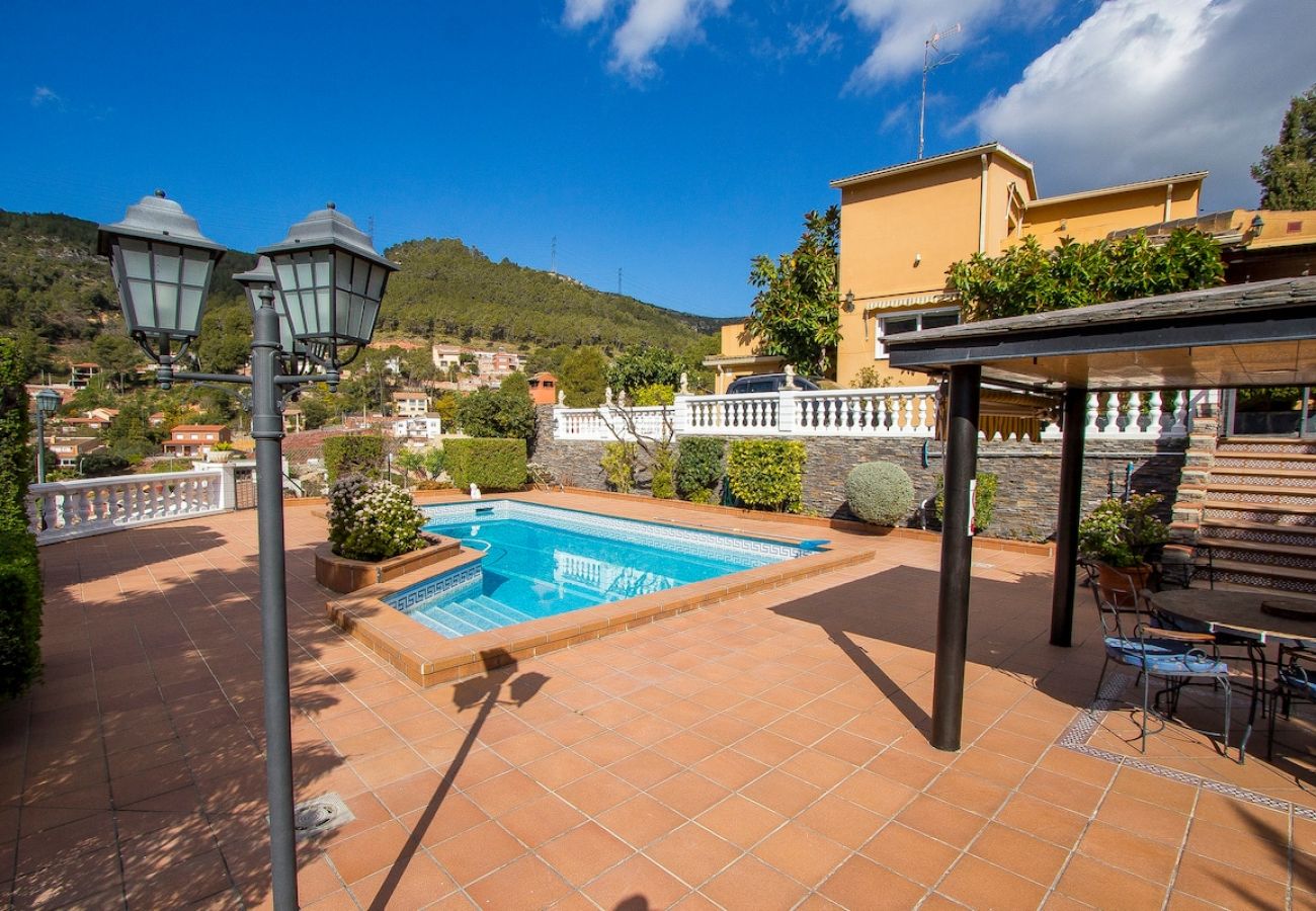 Villa à Torrelles de Llobregat - Évasion montagnarde avec vues incroyables à seulement 25 km de BCN !