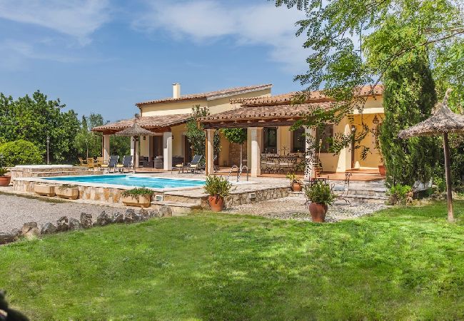 villa à Mallorca -   Villa incroyable à 10 minutes de la vieille ville de Pollensa !