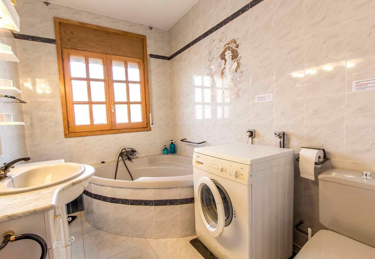 Villa à Castellet i la Gornal -  Élégance tentante - à 10 minutes des plages de la Costa Dorada!