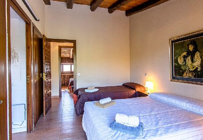 Villa à Sant Pere de Vilamajor - Nature et tranquillité pour 24 personnes - à 30 km de la plage ! Villa à Sant Pere de Vilamajor - Nature et tranquillité pour 24 personnes - à 30 km de la plage !