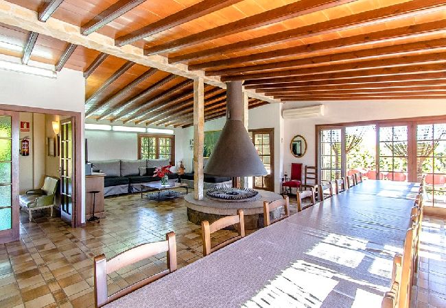 Villa à Sant Pere de Vilamajor - Nature et tranquillité pour 24 personnes - à 30 km de la plage ! Villa à Sant Pere de Vilamajor - Nature et tranquillité pour 24 personnes - à 30 km de la plage !