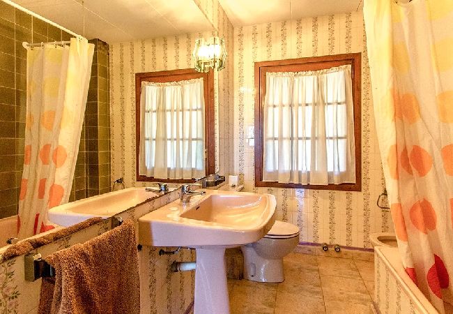 Villa à Sant Pere de Vilamajor - Nature et tranquillité pour 24 personnes - à 30 km de la plage ! Villa à Sant Pere de Vilamajor - Nature et tranquillité pour 24 personnes - à 30 km de la plage !