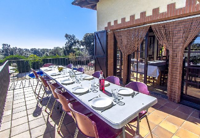 Villa à Sant Pere de Vilamajor - Nature et tranquillité pour 24 personnes - à 30 km de la plage ! Villa à Sant Pere de Vilamajor - Nature et tranquillité pour 24 personnes - à 30 km de la plage !