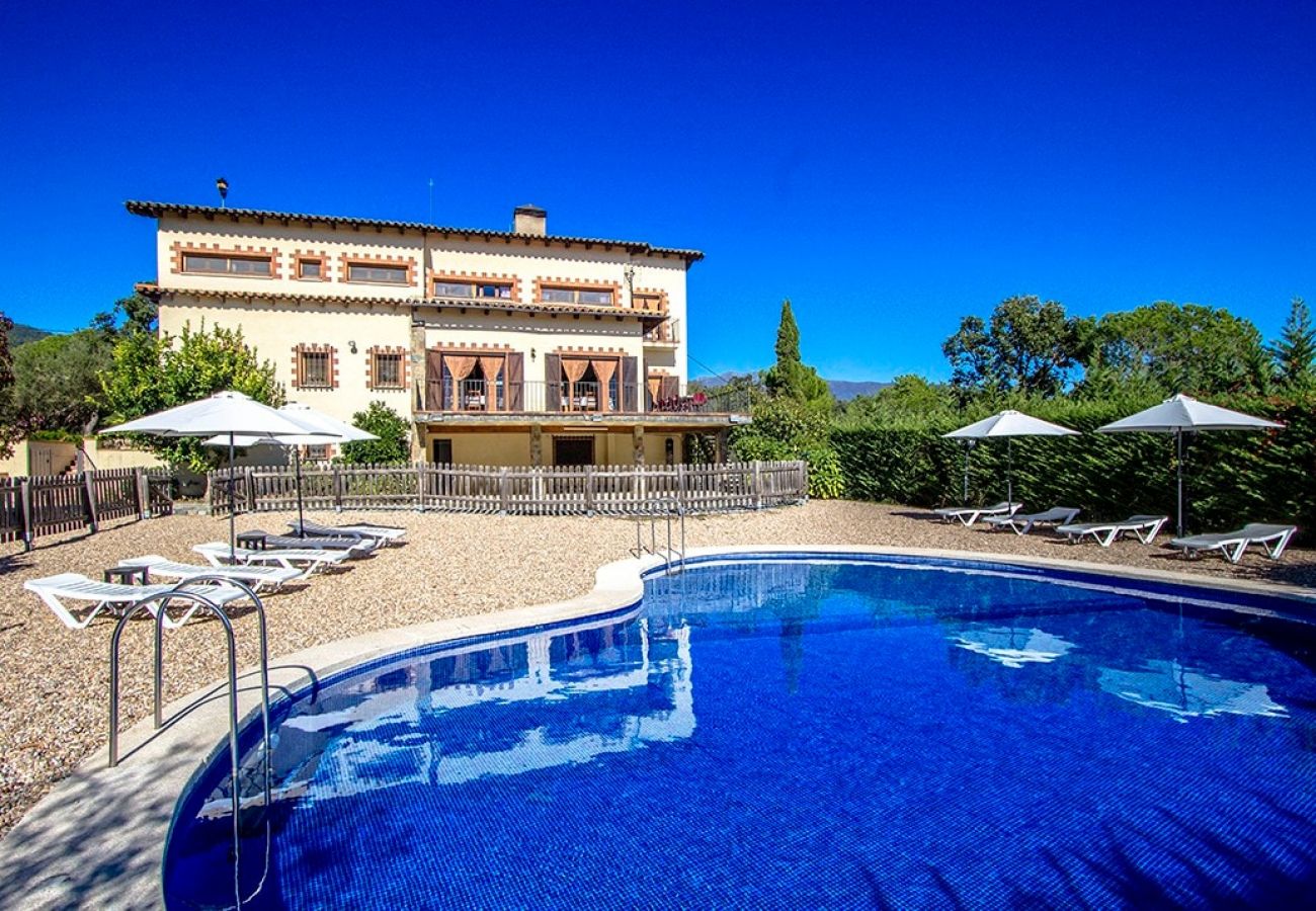 Villa à Sant Pere de Vilamajor - Nature et tranquillité pour 24 personnes - à 30 km de la plage !