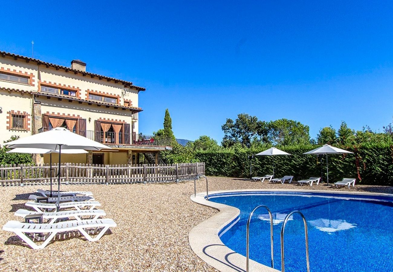 Villa à Sant Pere de Vilamajor - Nature et tranquillité pour 24 personnes - à 30 km de la plage !