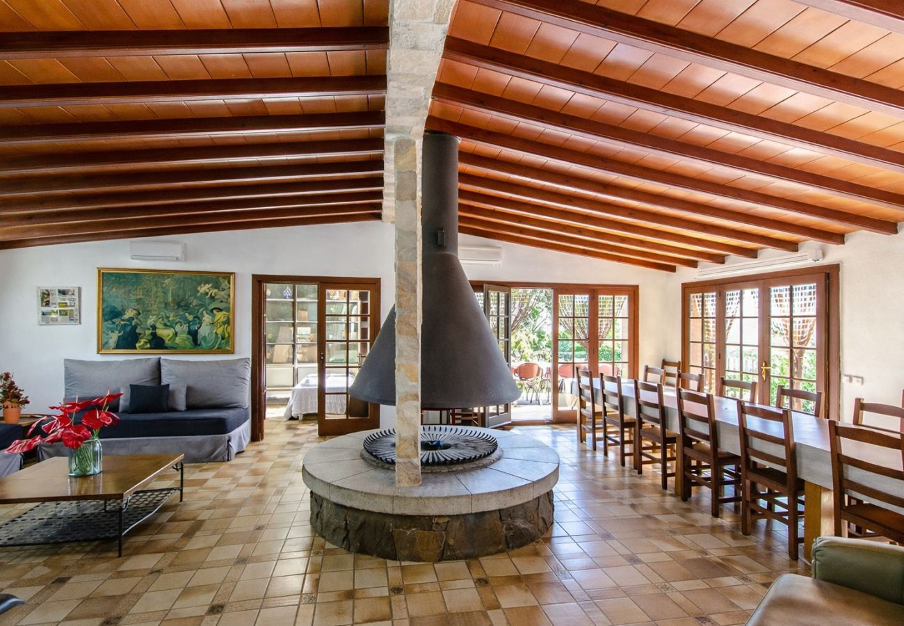 Villa à Sant Pere de Vilamajor - Nature et tranquillité pour 24 personnes - à 30 km de la plage !