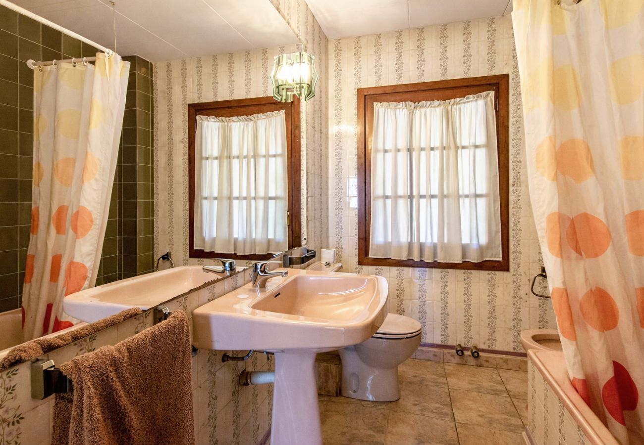 Villa à Sant Pere de Vilamajor - Nature et tranquillité pour 24 personnes - à 30 km de la plage !