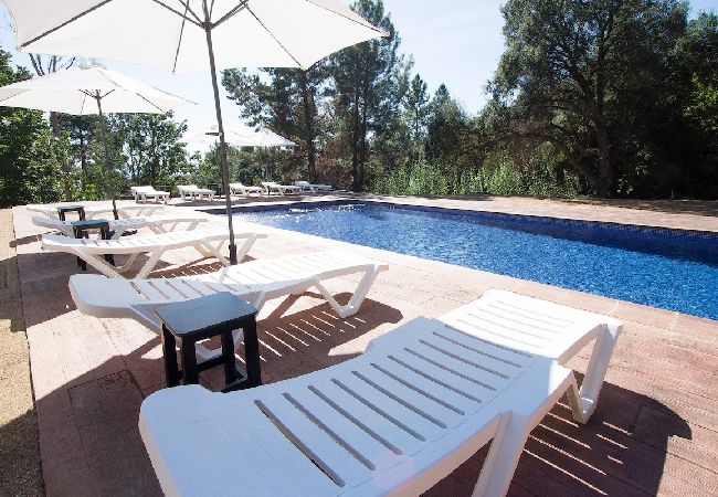 Villa à Gerone/Girona - Beau Château pour 24 personnes - proche de Blanes!