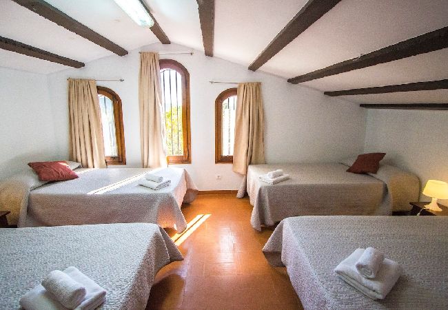 Villa à Gerone/Girona - Beau Château pour 24 personnes - proche de Blanes!