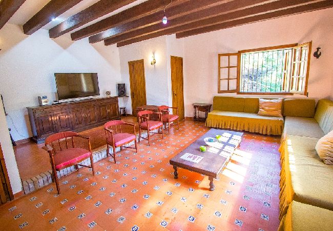 Villa à Gerone/Girona - Beau Château pour 24 personnes - proche de Blanes!