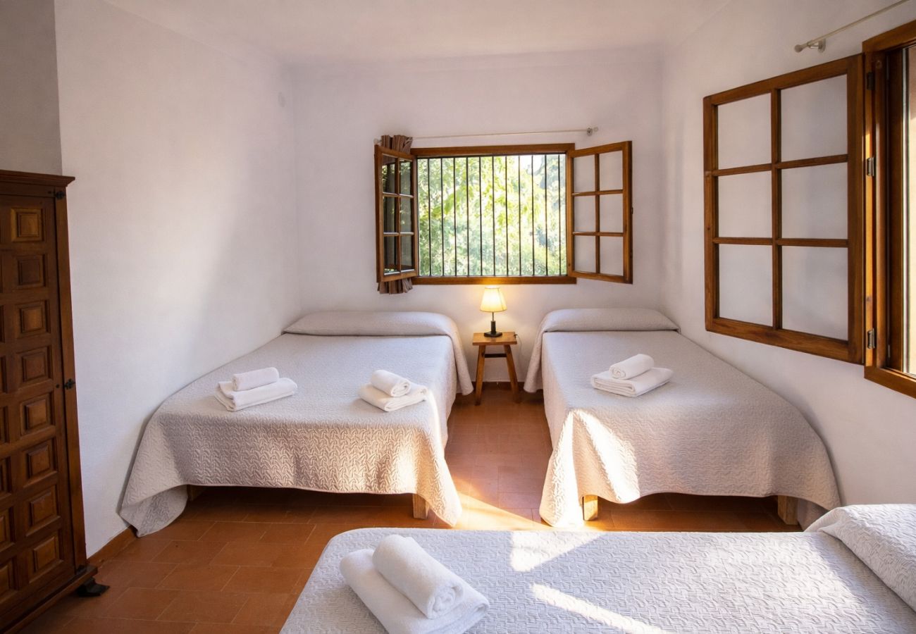 Villa à Gerone/Girona - Beau Château pour 24 personnes - proche de Blanes!