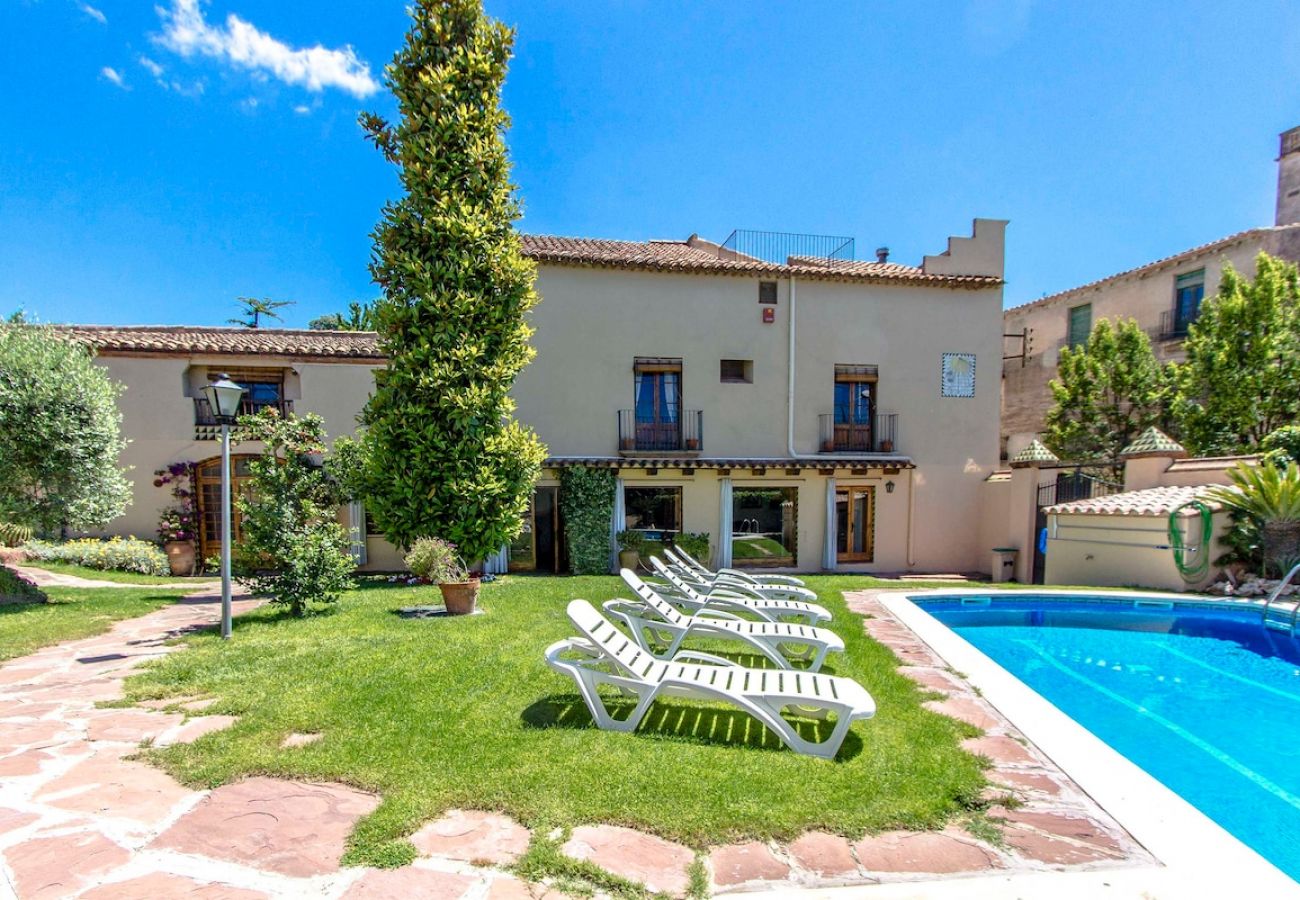 Villa à Castellar del Vallés -  Centre du village (pas besoin de voiture) à 35 km de Barcelone !