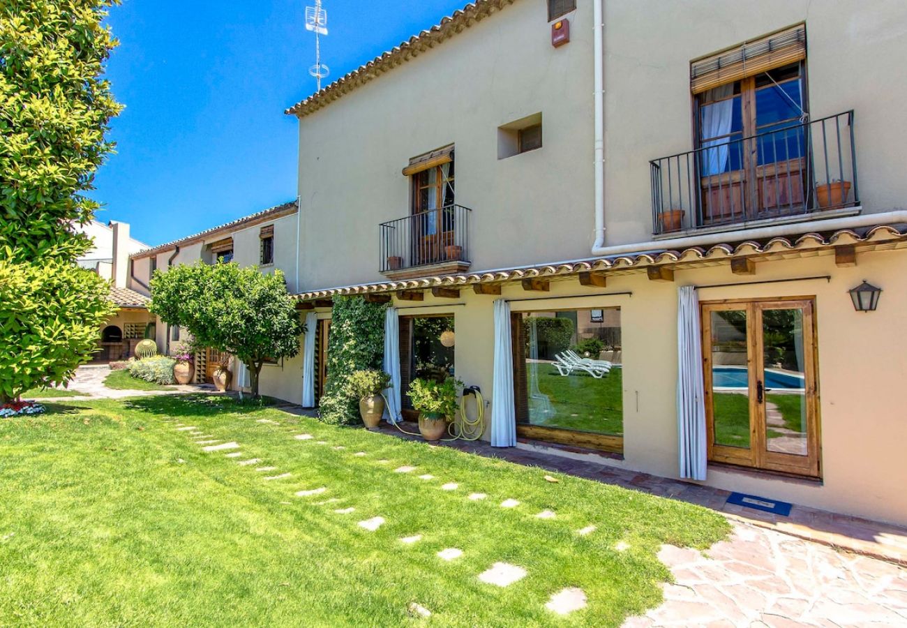 Villa à Castellar del Vallés -  Centre du village (pas besoin de voiture) à 35 km de Barcelone !