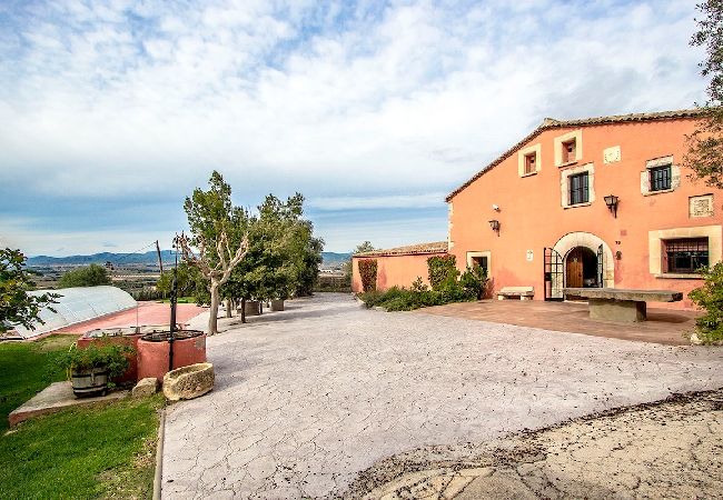 Villa à Castellet i la Gornal - Château de campagne pour 22 personnes - proche de Sitges ! Villa à Castellet i la Gornal - Château de campagne pour 22 personnes - proche de Sitges !