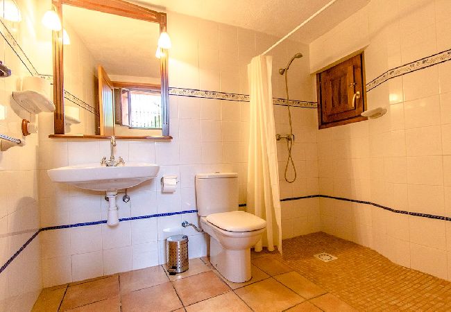 Villa à Castellet i la Gornal - Château de campagne pour 22 personnes - proche de Sitges ! Villa à Castellet i la Gornal - Château de campagne pour 22 personnes - proche de Sitges !