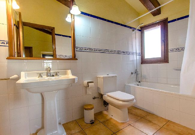Villa à Castellet i la Gornal - Château de campagne pour 22 personnes - proche de Sitges ! Villa à Castellet i la Gornal - Château de campagne pour 22 personnes - proche de Sitges !