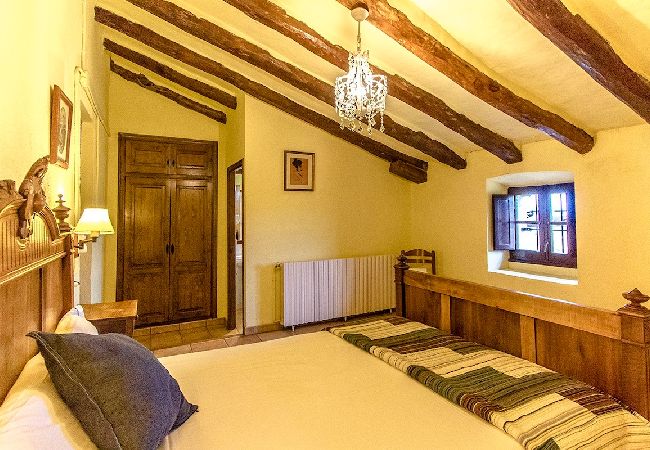 Villa à Castellet i la Gornal - Château de campagne pour 22 personnes - proche de Sitges ! Villa à Castellet i la Gornal - Château de campagne pour 22 personnes - proche de Sitges !