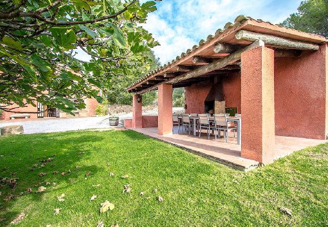 Villa à Castellet i la Gornal - Château de campagne pour 22 personnes - proche de Sitges ! Villa à Castellet i la Gornal - Château de campagne pour 22 personnes - proche de Sitges !