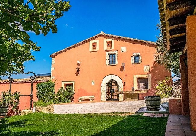 Villa à Castellet i la Gornal - Château de campagne pour 22 personnes - proche de Sitges ! Villa à Castellet i la Gornal - Château de campagne pour 22 personnes - proche de Sitges !