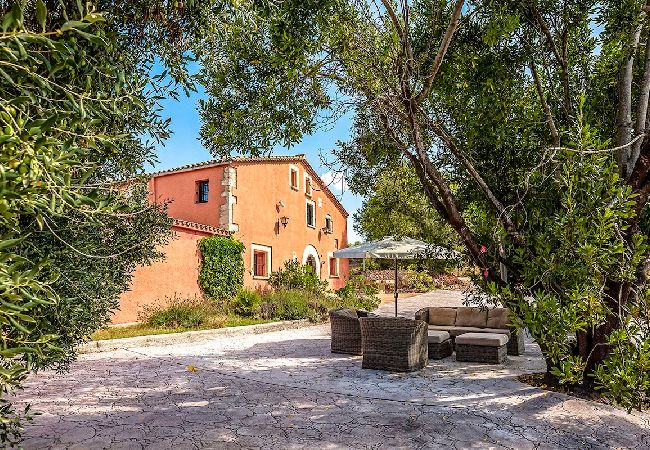 Villa à Castellet i la Gornal - Château de campagne pour 22 personnes - proche de Sitges ! Villa à Castellet i la Gornal - Château de campagne pour 22 personnes - proche de Sitges !