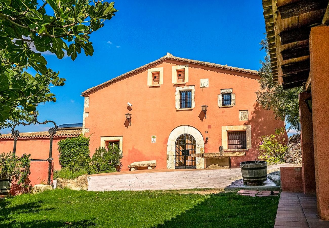 Villa à Castellet i la Gornal - Château de campagne pour 22 personnes - proche de Sitges !