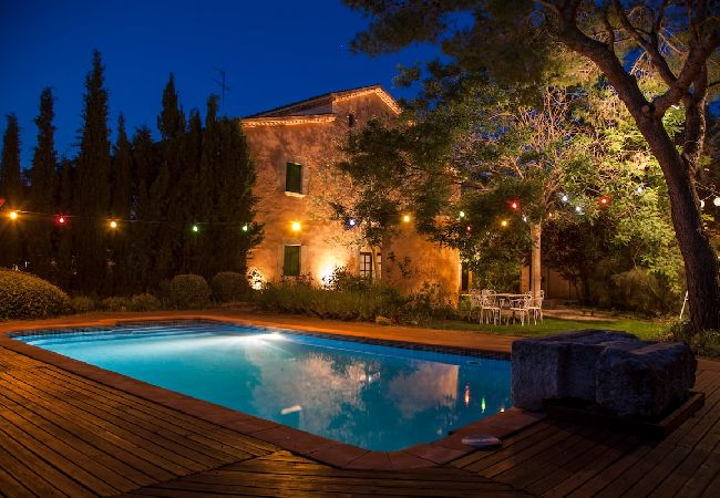 villa à Vilafranca del Penedes - Villa aux vibrations rustiques avec piscine privée à 12km de la plage!
