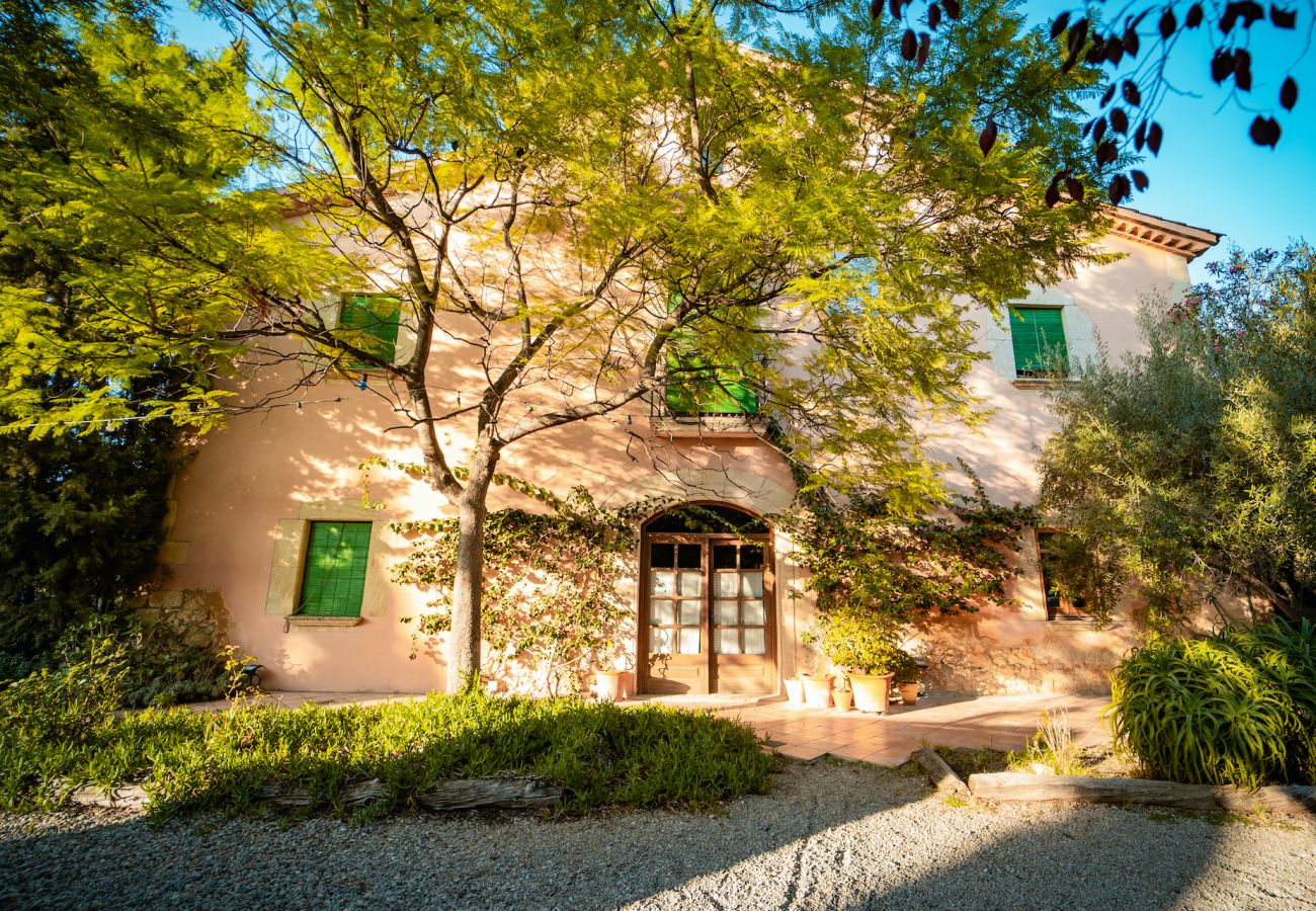Villa à Vilafranca del Penedes - Villa aux vibrations rustiques avec piscine privée à 12km de la plage!
