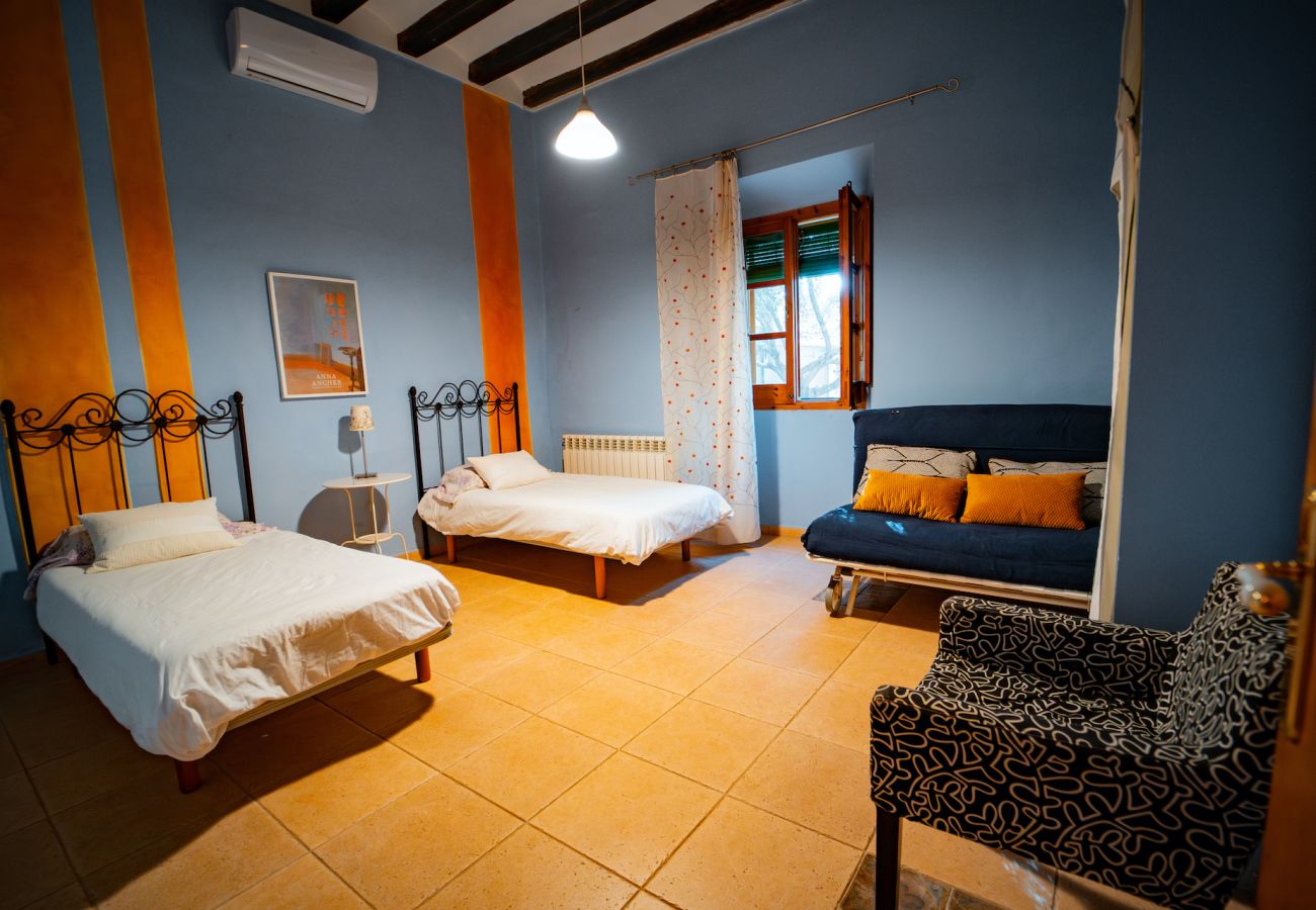 Villa à Vilafranca del Penedes - Villa aux vibrations rustiques avec piscine privée à 12km de la plage!
