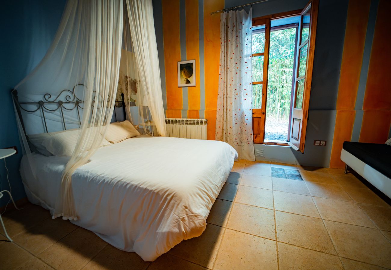 Villa à Vilafranca del Penedes - Villa aux vibrations rustiques avec piscine privée à 12km de la plage!