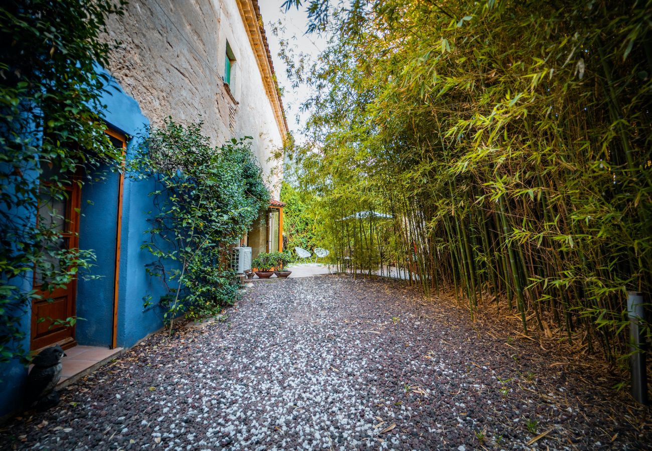 Villa à Vilafranca del Penedes - Villa aux vibrations rustiques avec piscine privée à 12km de la plage!