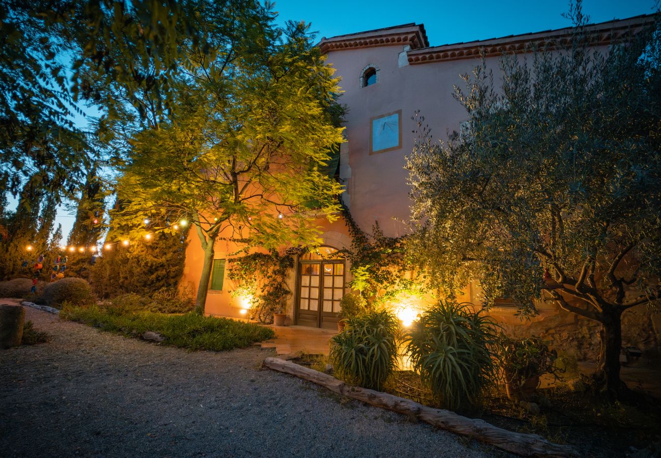 Villa à Vilafranca del Penedes - Villa aux vibrations rustiques avec piscine privée à 12km de la plage!
