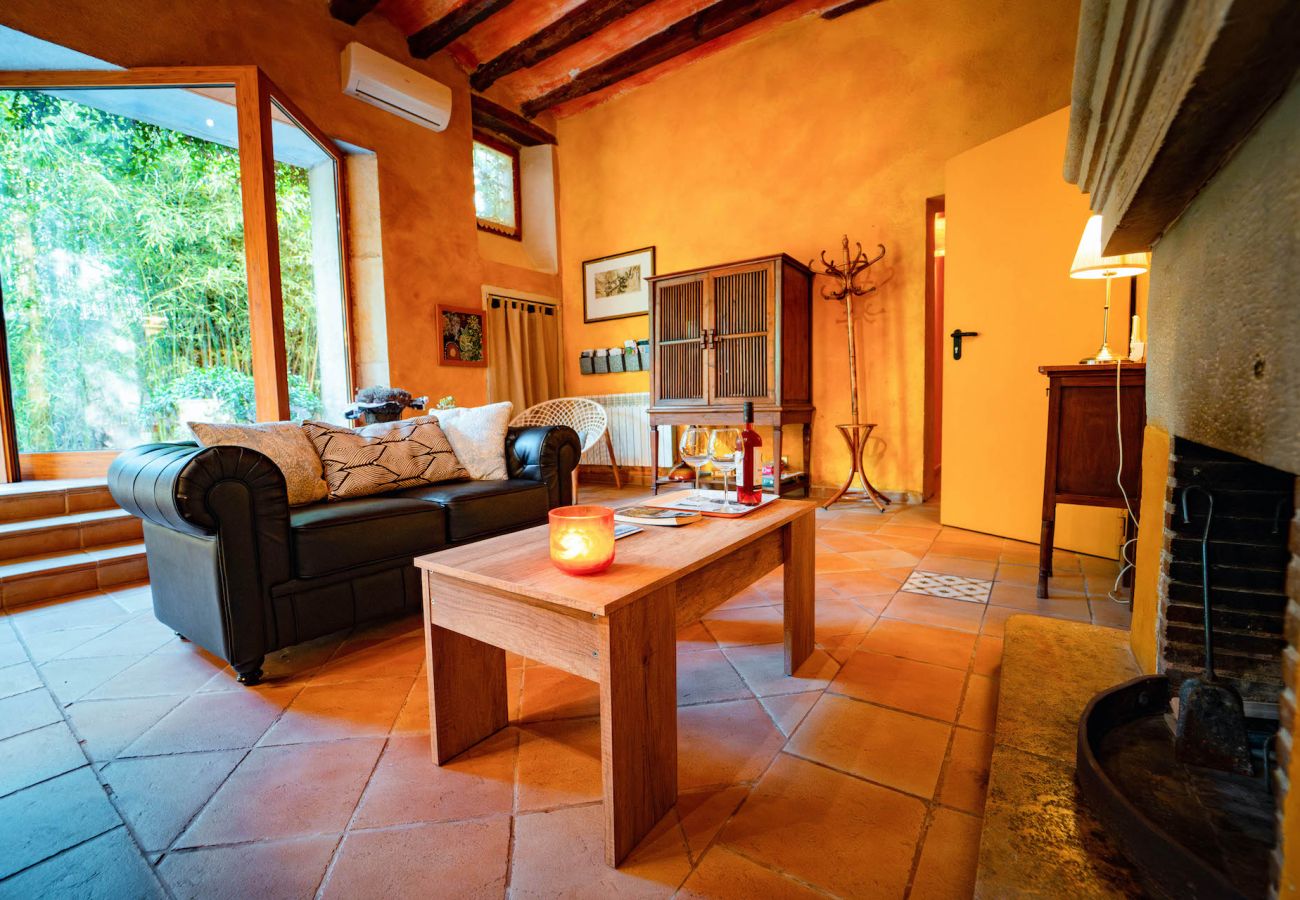 Villa à Vilafranca del Penedes - Villa aux vibrations rustiques avec piscine privée à 12km de la plage!