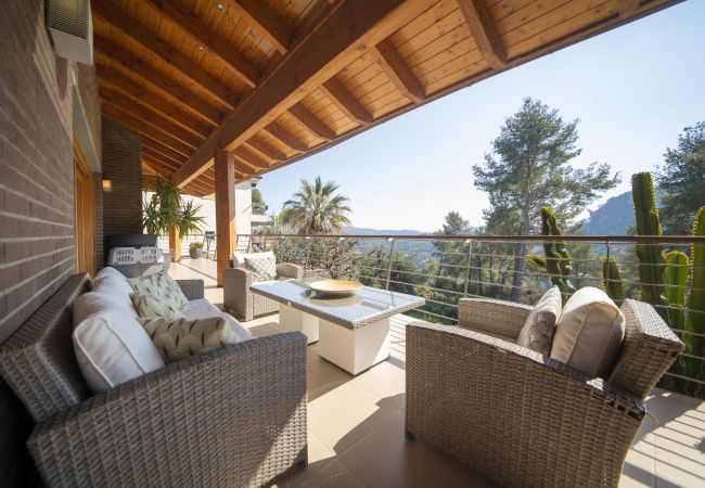 Villa à Torrelles de Llobregat - Villa avec piscine à débordement et vue - à 20 minutes de Barcelone!