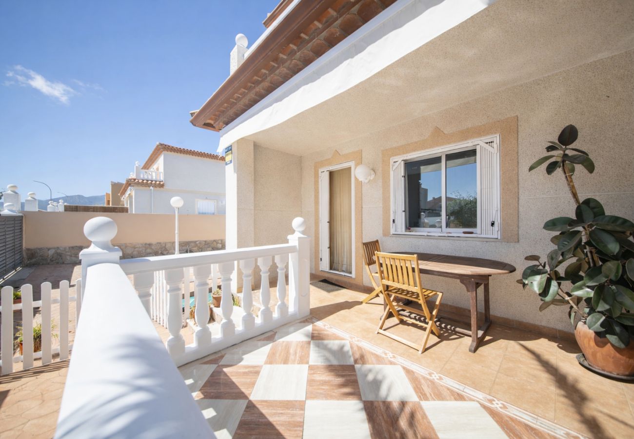 Villa à Miami Playa -  À pied du village et à 200m de la plage isolée !