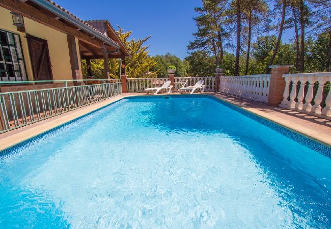 Villa à Santa Coloma de Farners -  Villa Costa Brava avec piscine privée et jardin spacieux