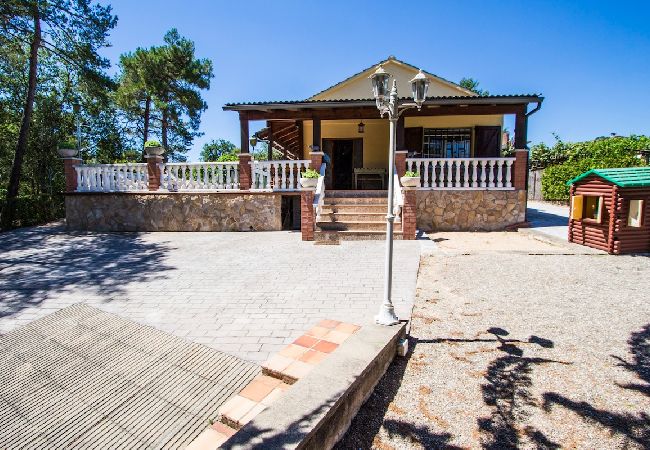 Villa à Santa Coloma de Farners -  Villa Costa Brava avec piscine privée et jardin spacieux