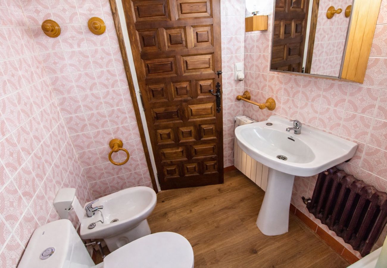 Villa à Santa Coloma de Farners -  Villa Costa Brava avec piscine privée et jardin spacieux