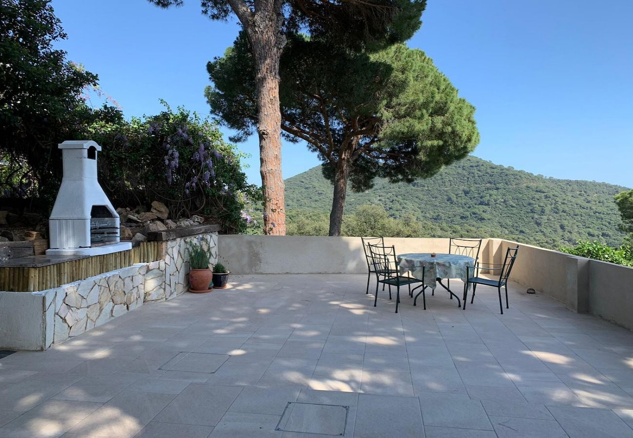 Villa à Sant Cebrià de Vallalta - Élégance sophistiquée et vues proches de BCN ! 