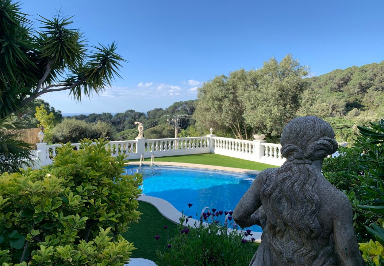 Villa à Sant Cebrià de Vallalta - Élégance sophistiquée et vues proches de BCN ! 
