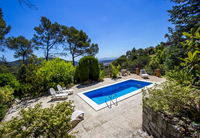 villa à Castellar del Vallés -  Évasion montagnarde avec vue imprenable à 40 km de Barna !