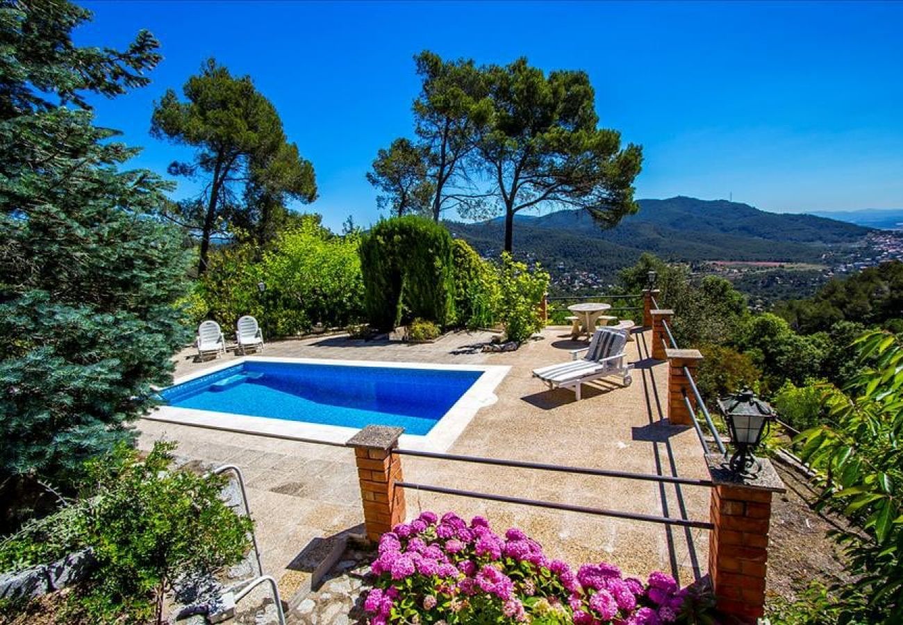 Villa à Castellar del Vallés -  Évasion montagnarde avec vue imprenable à 40 km de Barna !