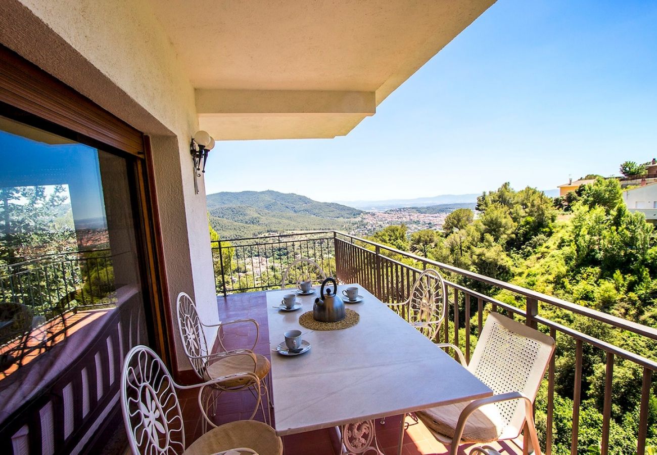 Villa à Castellar del Vallés -  Évasion montagnarde avec vue imprenable à 40 km de Barna !